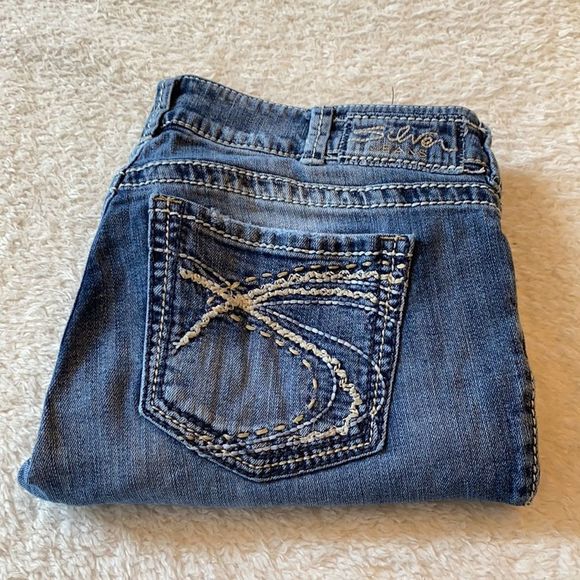 Silver Jeans Denim - Silver jeans womens Suki Capri size 33 Medium Wash Embroidered Pockets